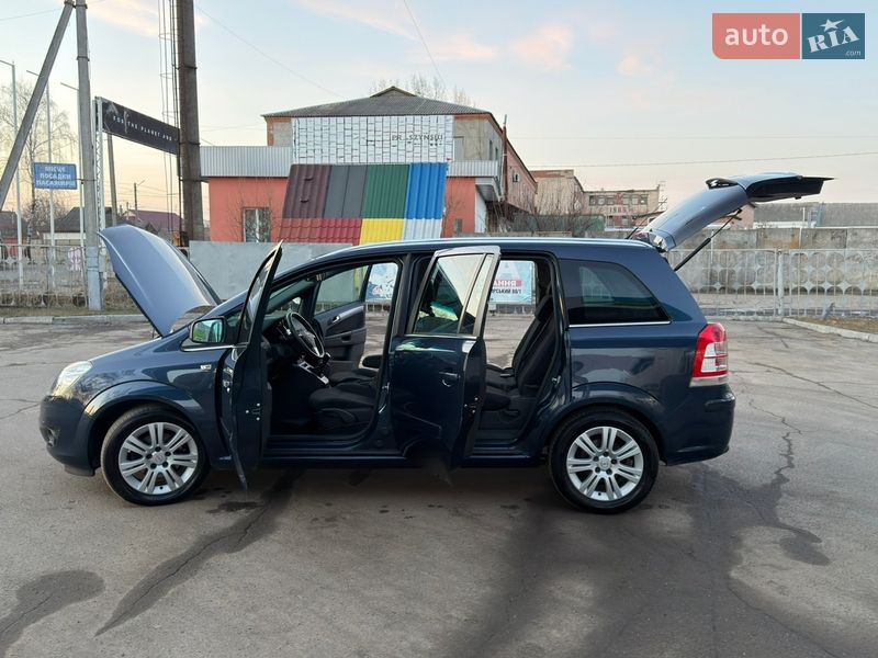 Минивэн Opel Zafira 2011 в Лубнах