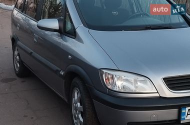 Минивэн Opel Zafira 2003 в Коростене