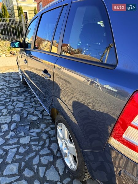 Минивэн Opel Zafira 2008 в Луцке