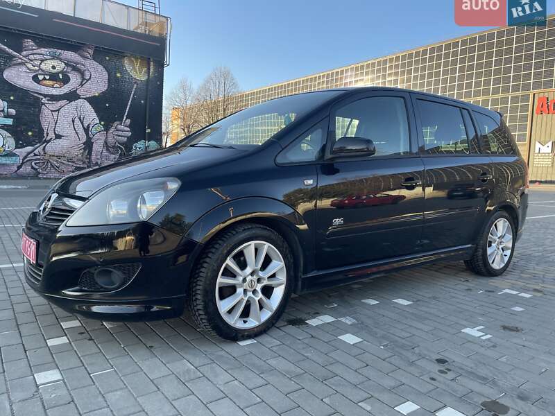 Минивэн Opel Zafira 2009 в Луцке