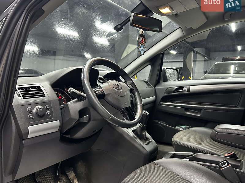 Минивэн Opel Zafira 2011 в Черновцах