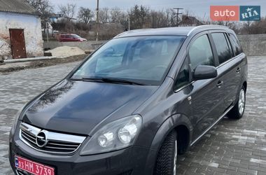 Минивэн Opel Zafira 2010 в Хороле