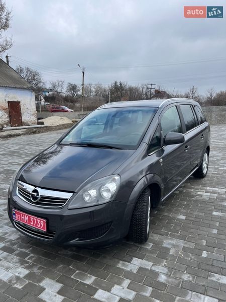 Минивэн Opel Zafira 2010 в Хороле
