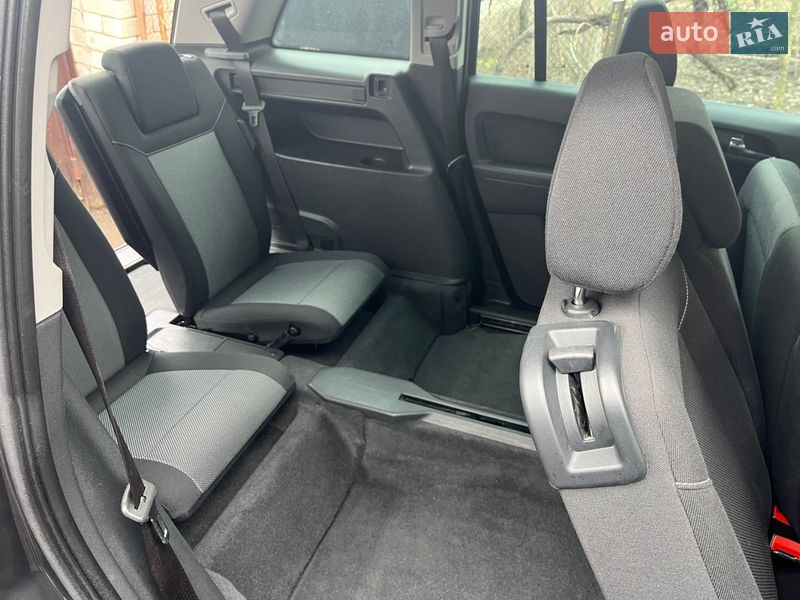 Минивэн Opel Zafira 2010 в Хороле