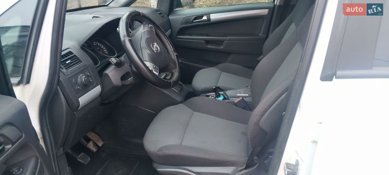 Минивэн Opel Zafira 2006 в Гожулах фото 13 Минивэн Opel Zafira 2006 в Гожулах