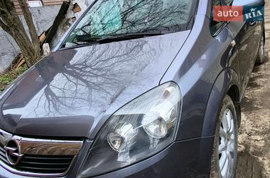 Минивэн Opel Zafira 2007 в Клевани