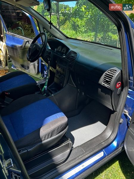 Мінівен Opel Zafira 2002 в Коломиї