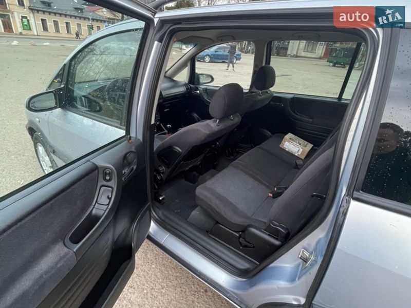 Минивэн Opel Zafira 2002 в Глыбокой