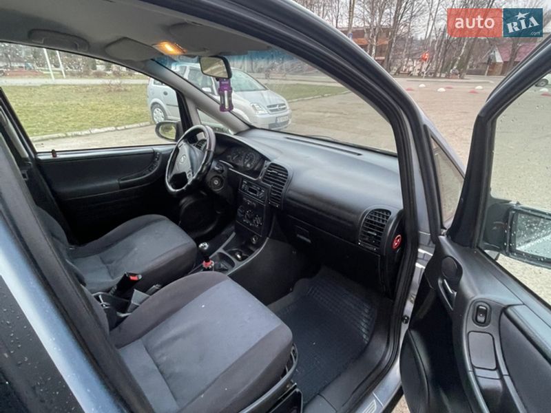 Минивэн Opel Zafira 2002 в Глыбокой