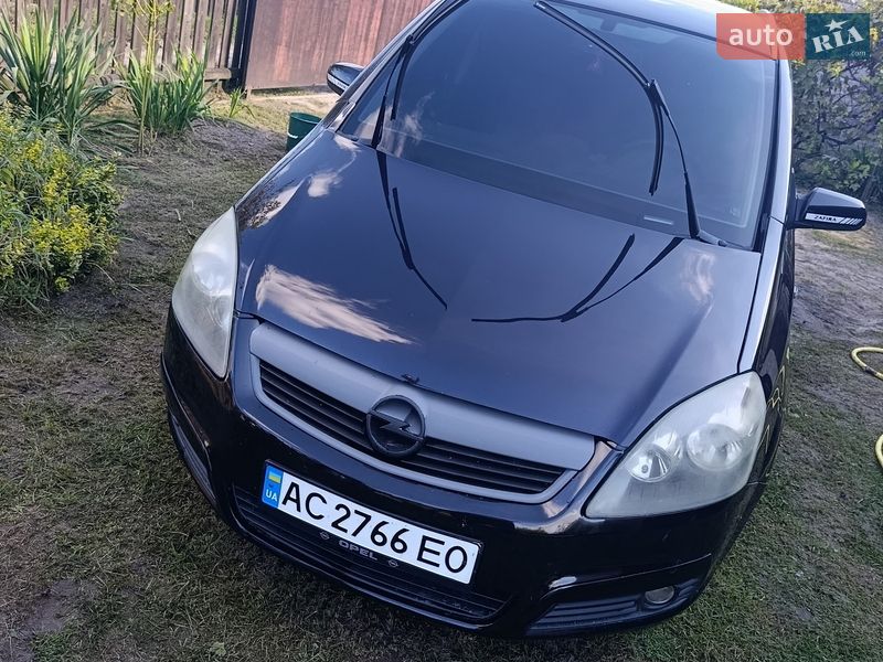 Минивэн Opel Zafira 2007 в Луцке