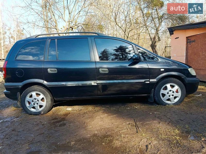 Минивэн Opel Zafira 2002 в Новых Петровцах