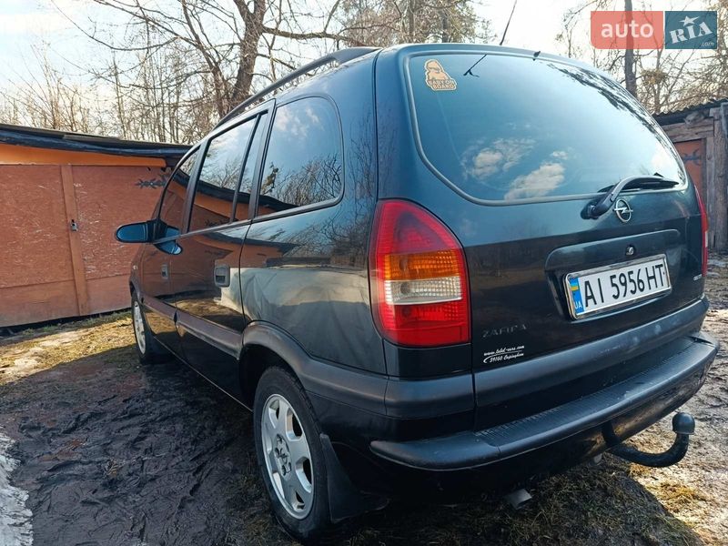 Минивэн Opel Zafira 2002 в Новых Петровцах