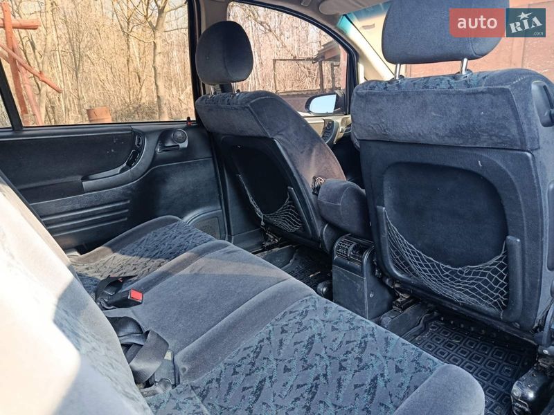 Минивэн Opel Zafira 2002 в Новых Петровцах