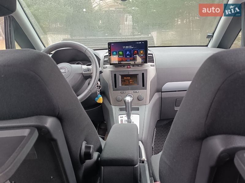 Минивэн Opel Zafira 2006 в Долине