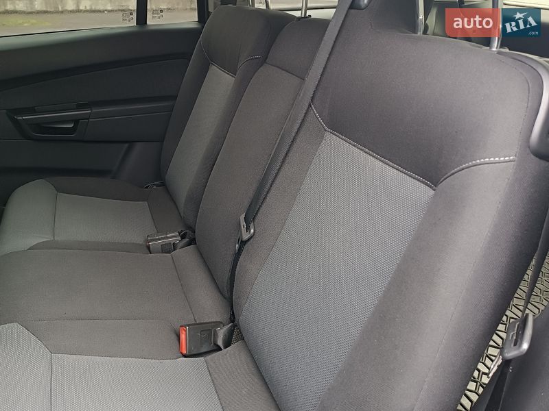 Минивэн Opel Zafira 2006 в Долине