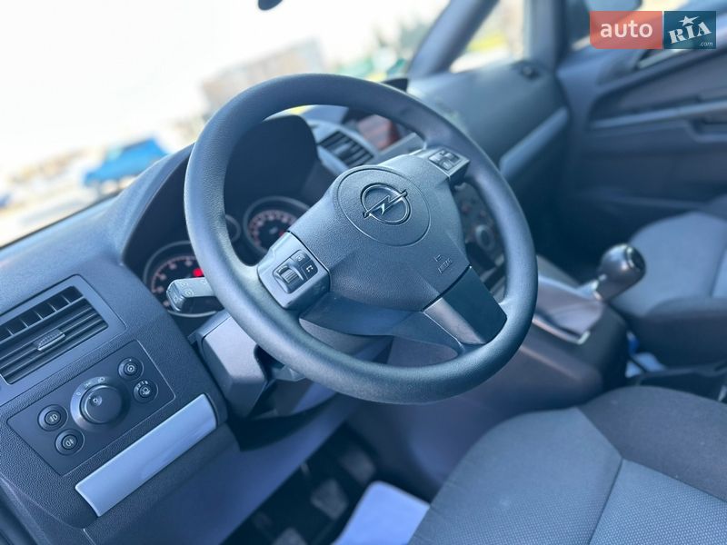Минивэн Opel Zafira 2006 в Владимире