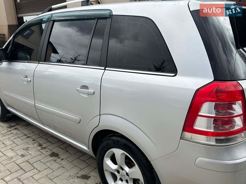 Мінівен Opel Zafira 2011 в Кам'янець-Подільському