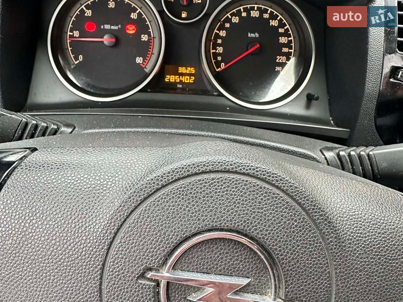 Мінівен Opel Zafira 2011 в Кам'янець-Подільському