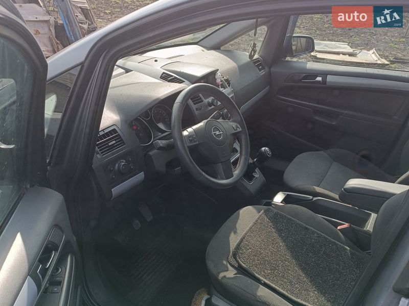 Минивэн Opel Zafira 2005 в Попельне