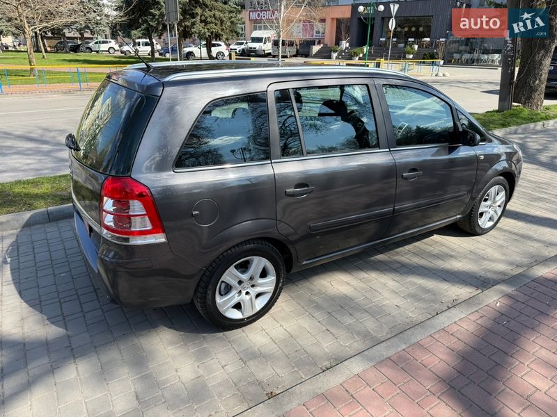 Минивэн Opel Zafira 2009 в Могилев-Подольске
