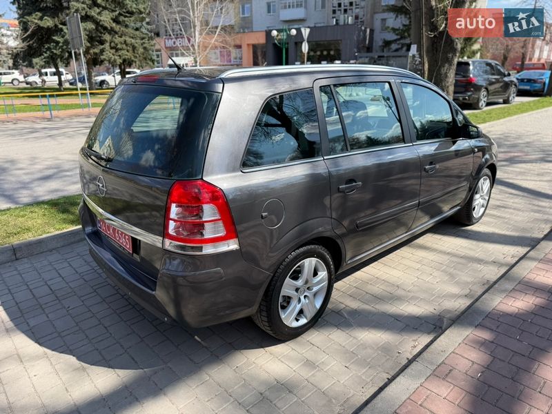 Минивэн Opel Zafira 2009 в Могилев-Подольске