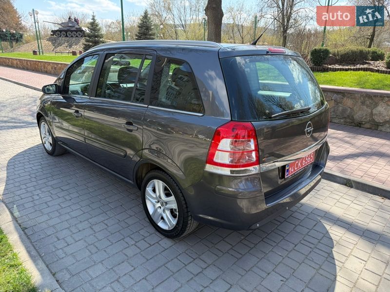Минивэн Opel Zafira 2009 в Могилев-Подольске