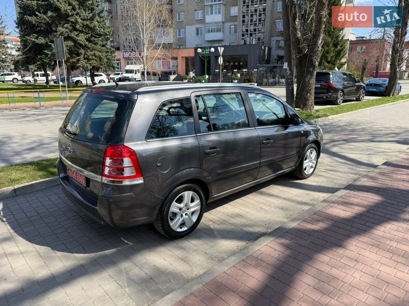Минивэн Opel Zafira 2009 в Могилев-Подольске