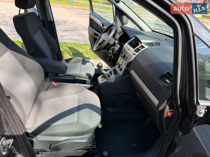 Минивэн Opel Zafira 2009 в Могилев-Подольске