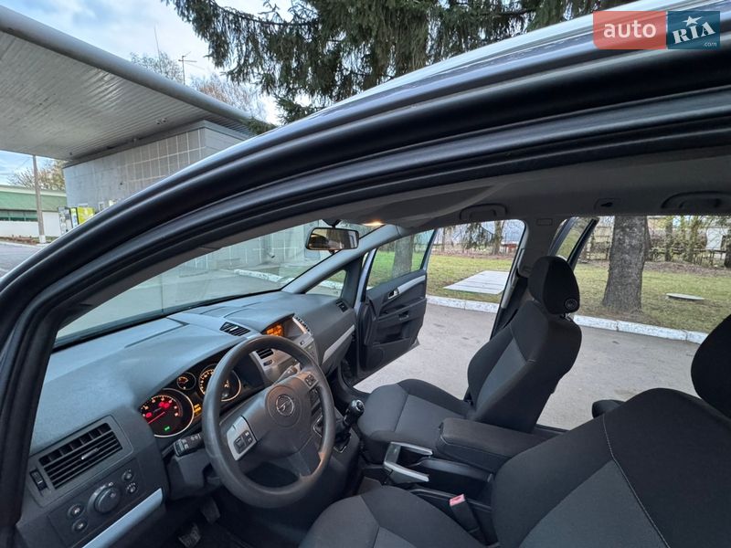 Минивэн Opel Zafira 2008 в Луцке