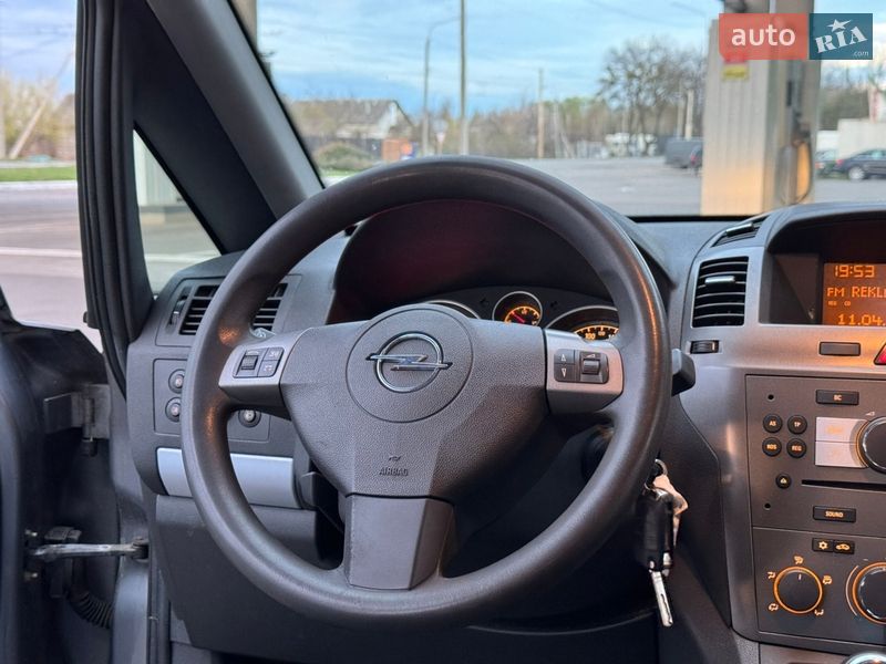 Минивэн Opel Zafira 2008 в Луцке