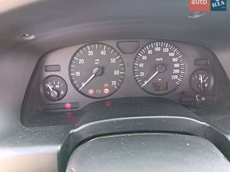 Мінівен Opel Zafira 2004 в Косові