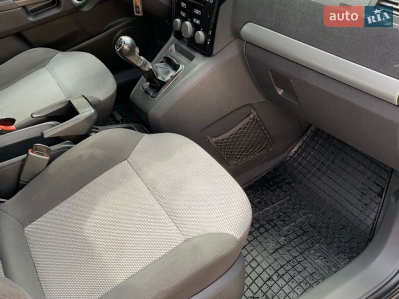 Мінівен Opel Zafira 2011 в Лебедині