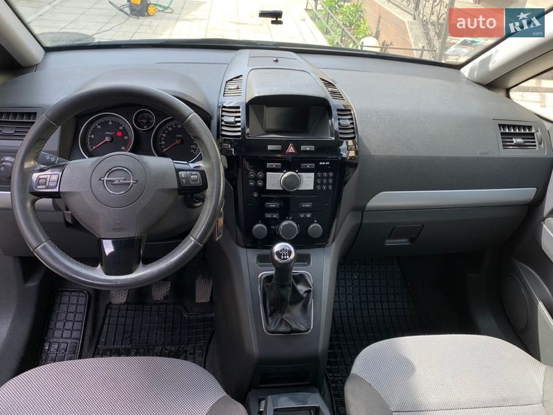 Мінівен Opel Zafira 2011 в Лебедині