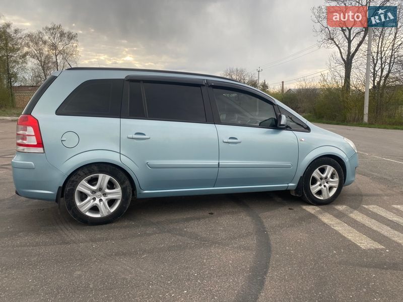 Минивэн Opel Zafira 2009 в Волочиске