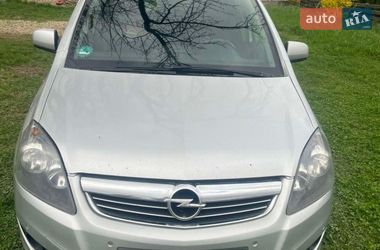 Минивэн Opel Zafira 2011 в Кутах