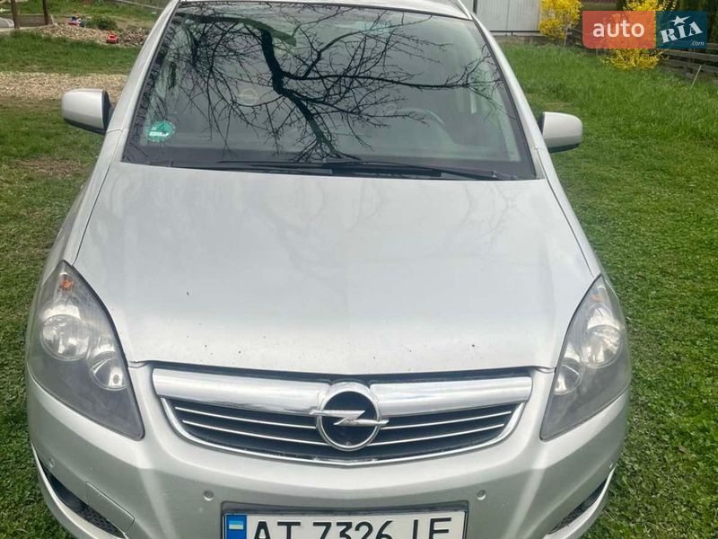 Opel Zafira 2011