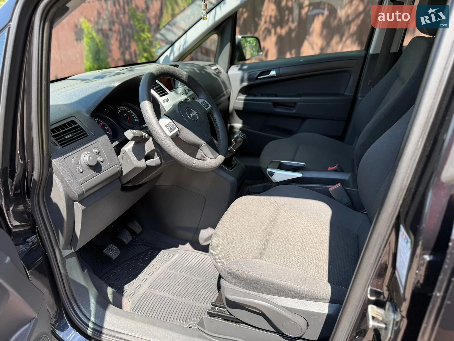 2010 Opel Zafira - мініатюра 20