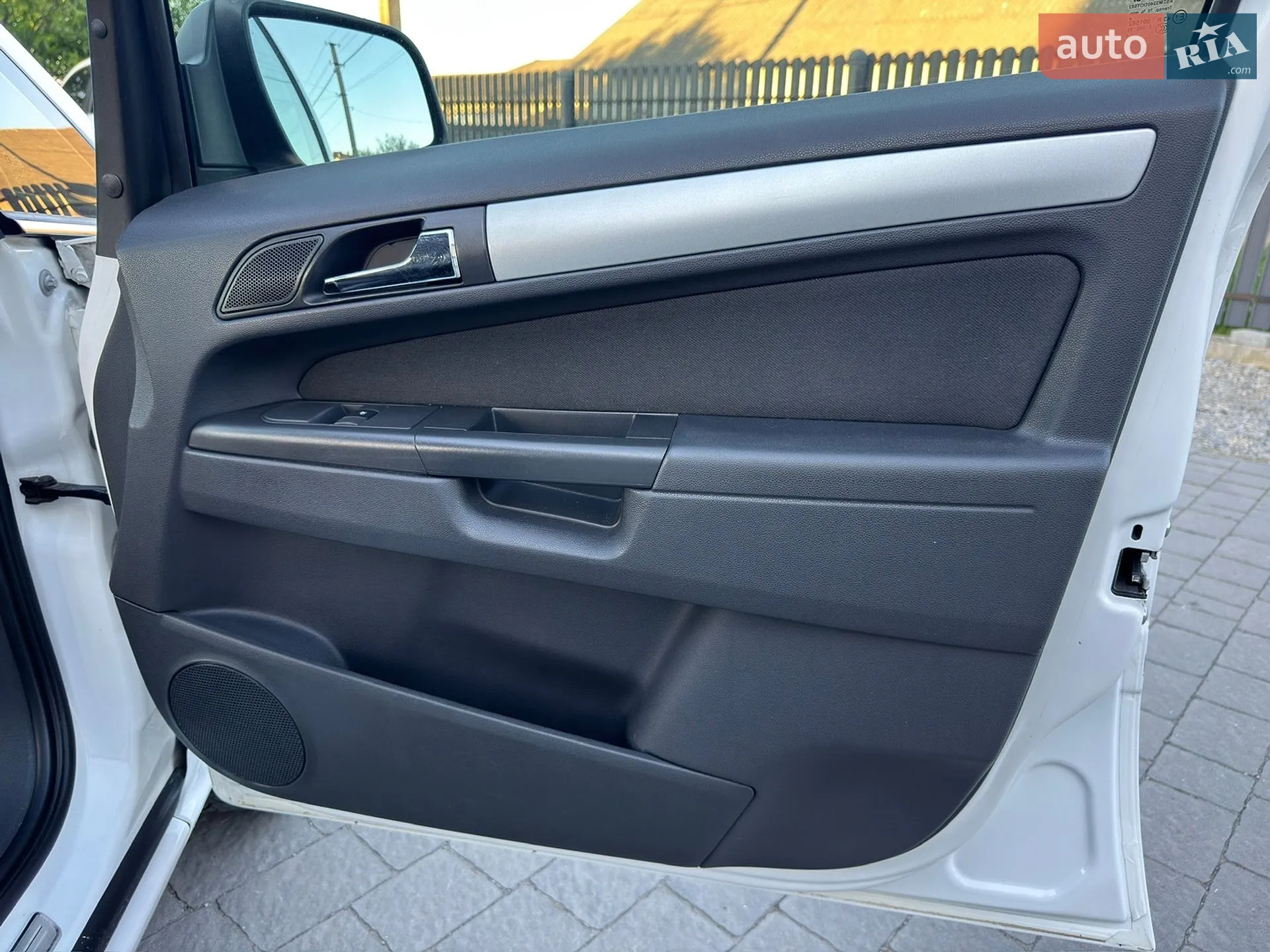 2010 Opel Zafira - мініатюра 2