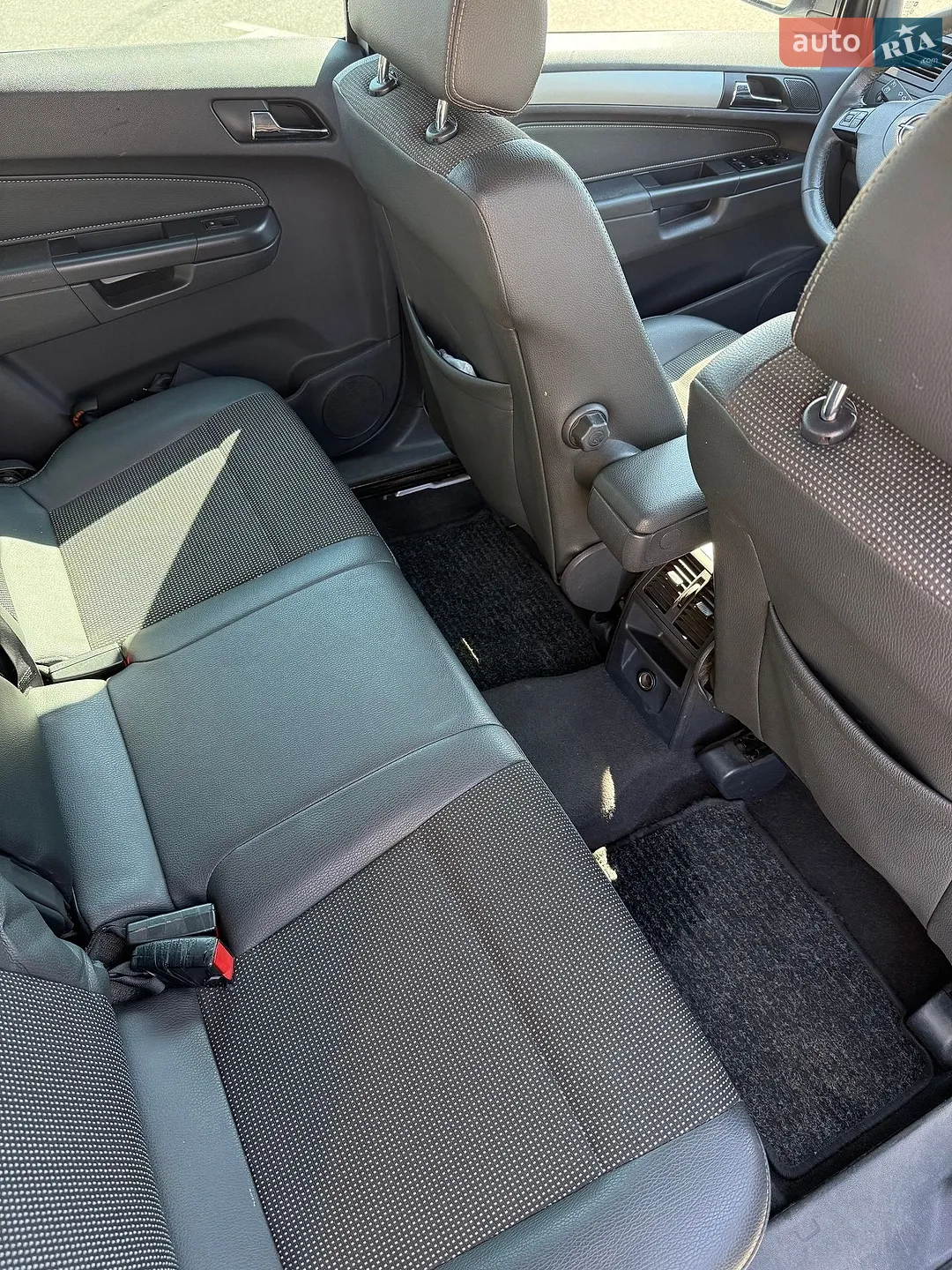 2010 Opel Zafira - мініатюра 18