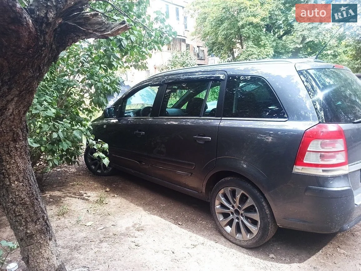 2011 Opel Zafira - фото 1