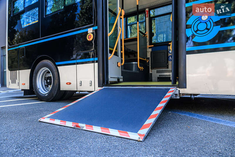 Городской автобус Ostcar 8 2025 в Киеве