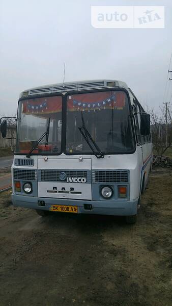 Городской автобус ПАЗ 3205 2004 в Сарнах
