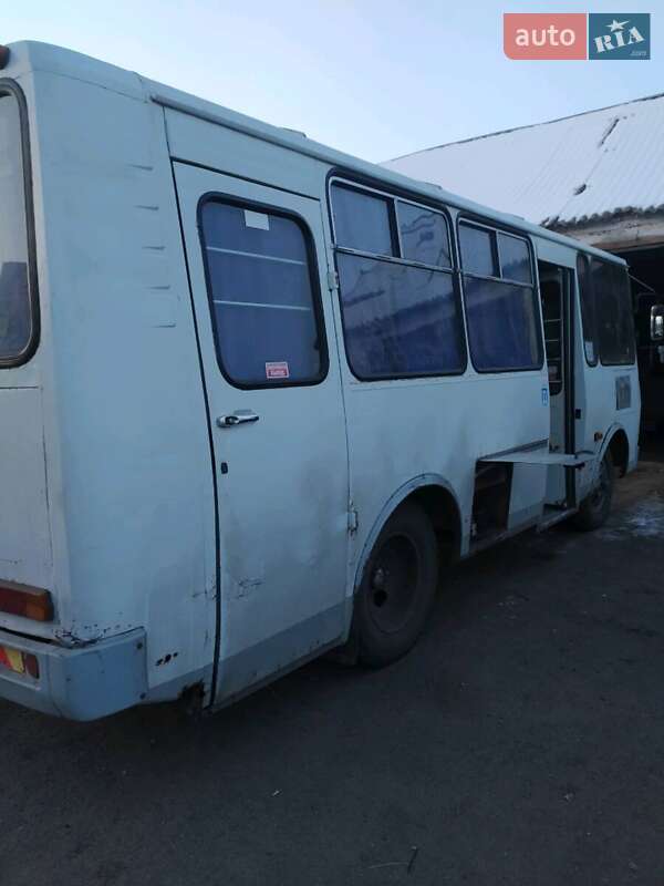 Міський автобус ПАЗ 3205 2004 в Драбіву