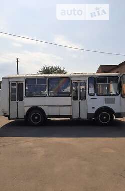 Пригородный автобус ПАЗ 3205 2002 в 