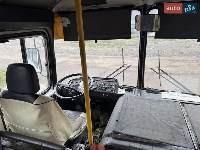 Міський автобус ПАЗ 3205 2006 в Кам'янському