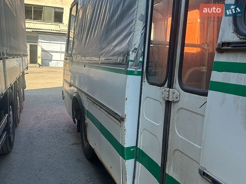 Приміський автобус ПАЗ 3205 2000 в Запоріжжі