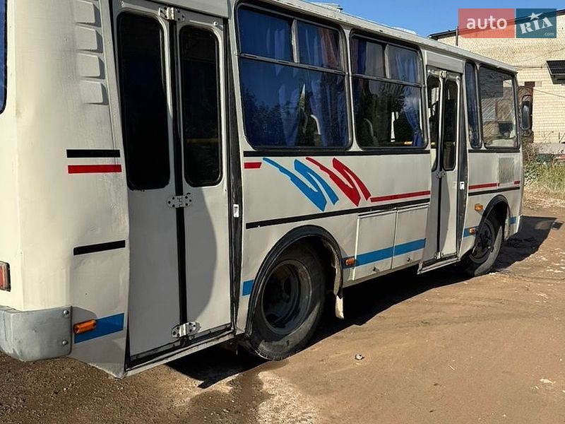 Приміський автобус ПАЗ 3205 2008 в Львові
