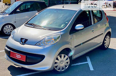 Хэтчбек Peugeot 107 Hatchback (5d) 2006 в Киеве