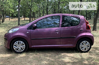 Хетчбек Peugeot 107 2012 в 