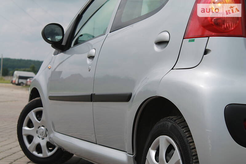 Хетчбек Peugeot 107 2011 в Дрогобичі
